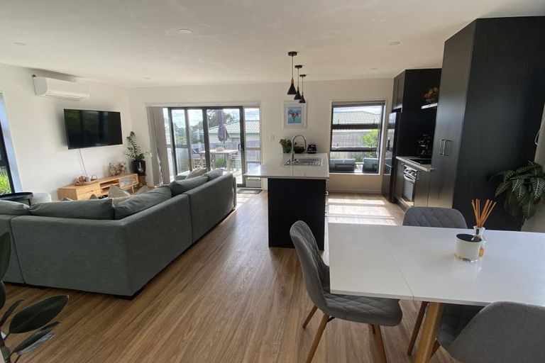 Photo of property in 78d Lincoln Park Avenue, Massey, Auckland, 0614