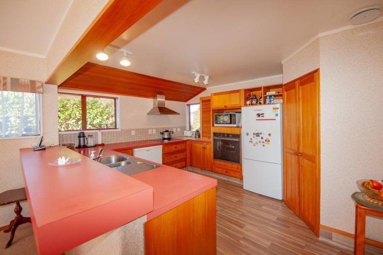 Photo of property in 36 Burbank Crescent, Churton Park, Wellington, 6037
