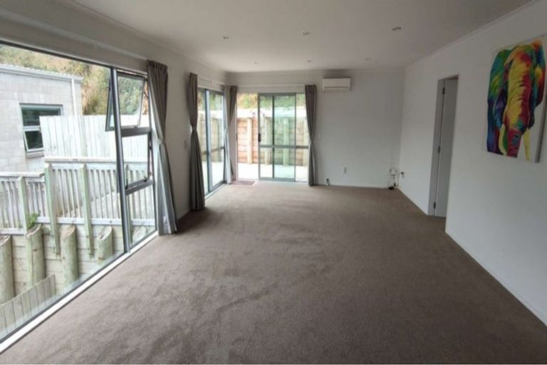 Photo of property in 21 Cresswell Place, Johnsonville, Wellington, 6037