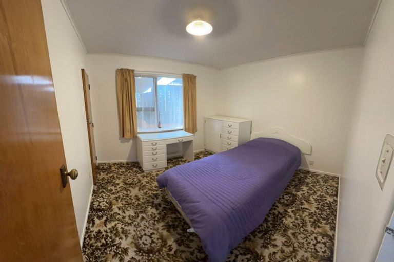 Photo of property in 20 Oswald Crescent, Paparangi, Wellington, 6037