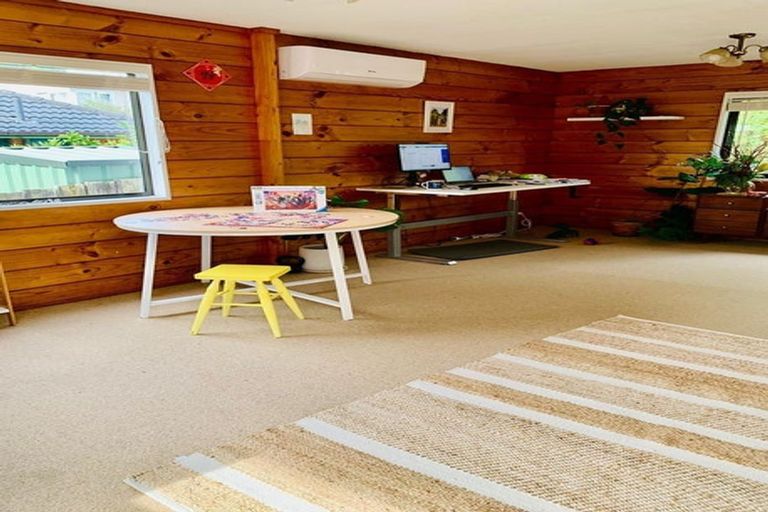 Photo of property in 2/72 Aeroview Drive, Beach Haven, Auckland, 0626