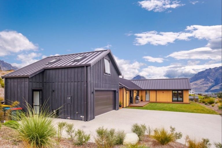 Photo of property in 6a Kinross Lane, Jacks Point, Queenstown, 9371