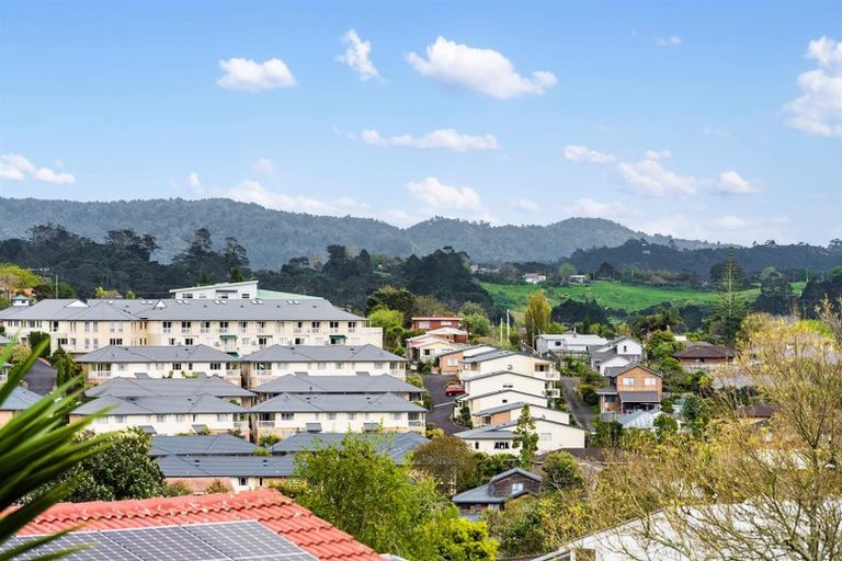 Photo of property in 64 Sunvue Road, Glen Eden, Auckland, 0602