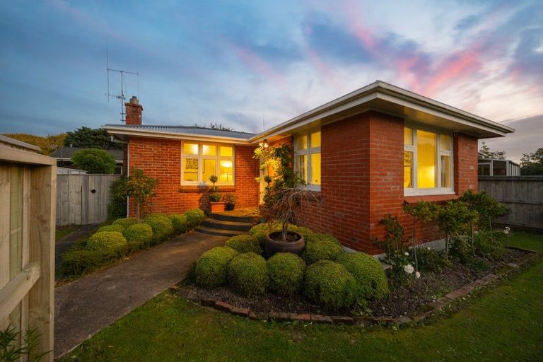 Photo of property in 16 Aberdeen Avenue, Takaro, Palmerston North, 4412