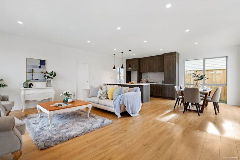 Photo of property in 8a Karamu Street, Te Atatu Peninsula, Auckland, 0610