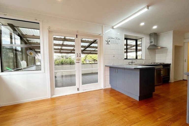Photo of property in 9 Queen Mary Avenue, New Lynn, Auckland, 0600