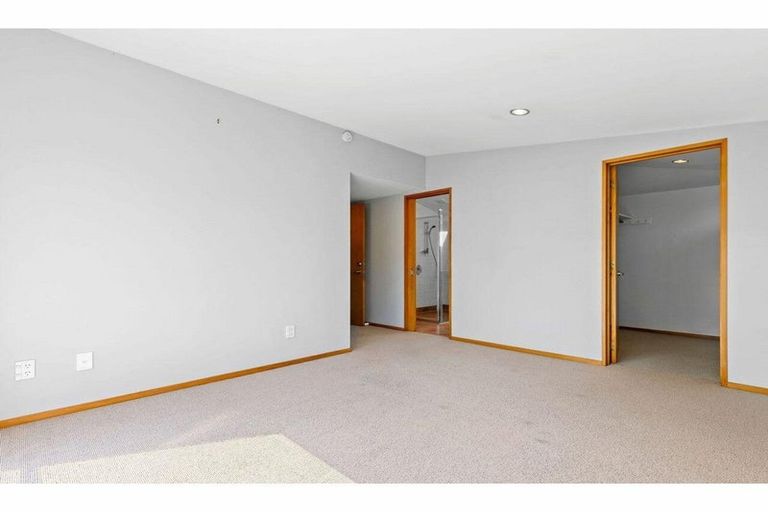 Photo of property in 18 Darvel Street, Riccarton, Christchurch, 8011