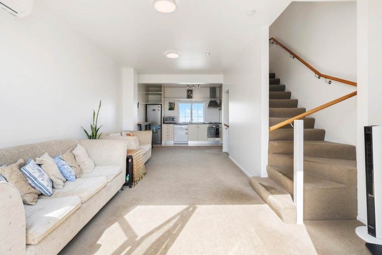 Photo of property in 25 Kirikiri Lane, East Tamaki, Auckland, 2013