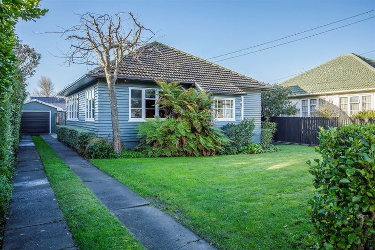 Photo of property in 257 Centaurus Road, Saint Martins, Christchurch, 8022
