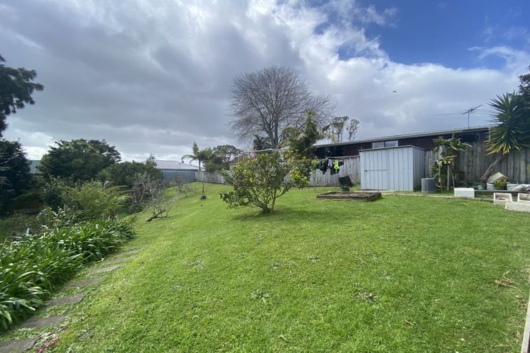 Photo of property in 35 Rua Road, Glen Eden, Auckland, 0602