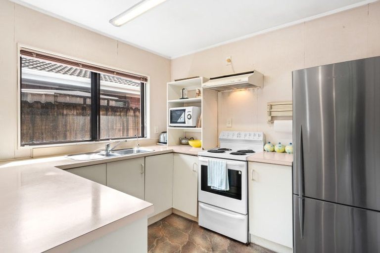 Photo of property in 1/73 Aviemore Drive, Highland Park, Auckland, 2010