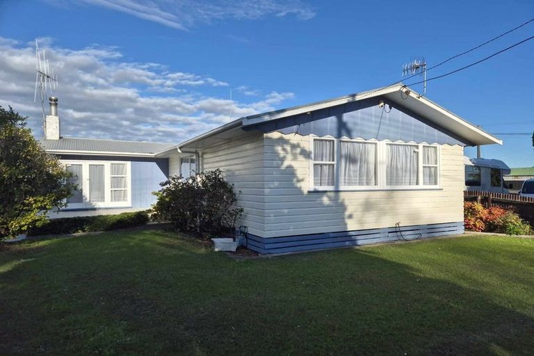Photo of property in 19 Skerman Street, Marton, 4710