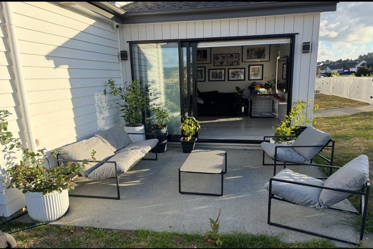 Photo of property in 18 Vintry Drive, Huapai, Kumeu, 0810