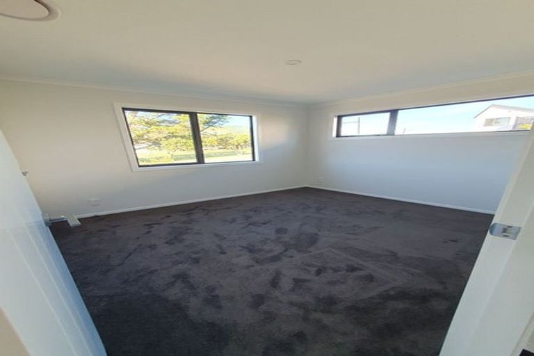 Photo of property in 1 Koreke Close, Kenepuru, Porirua, 5022