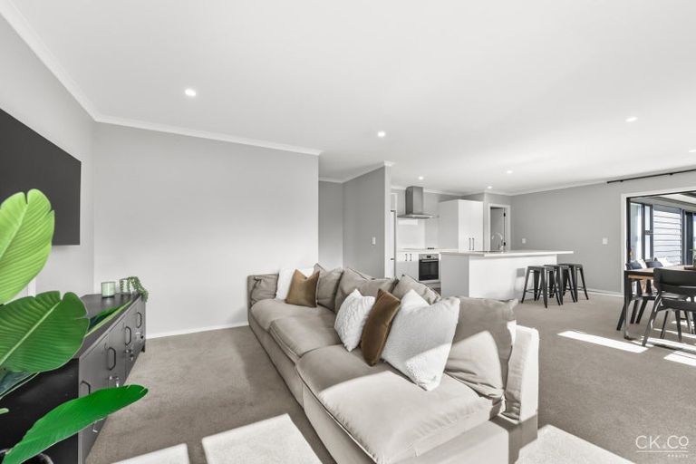 Photo of property in 7 Te Awa Rere Grove, Stokes Valley, Lower Hutt, 5019