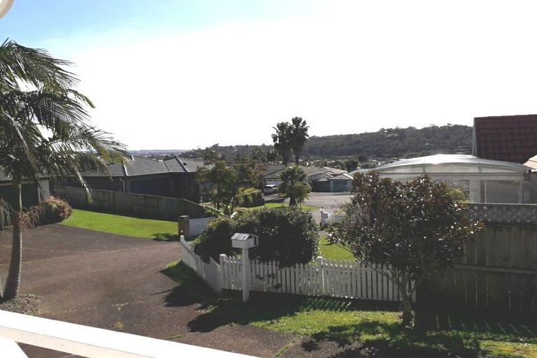 Photo of property in 11 Lasque Place, Glen Eden, Auckland, 0602