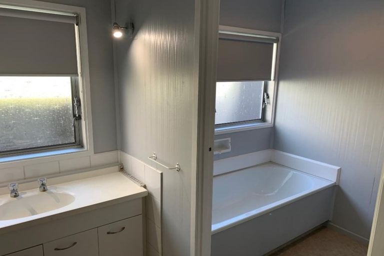 Photo of property in 1/59 High Road, Glenfield, Auckland, 0629