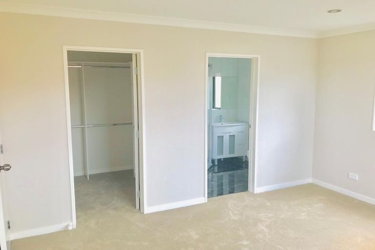 Photo of property in 61 Kirikiri Drive, Papakura, 2110