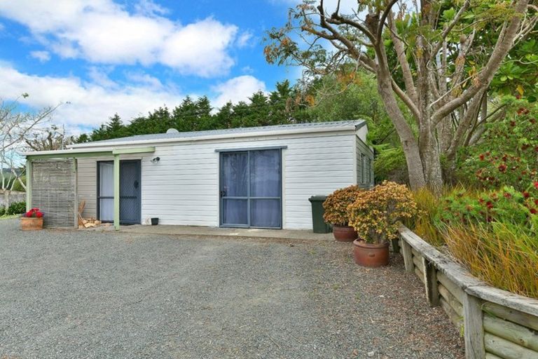 Photo of property in 535 Peak Road, Helensville, 0875