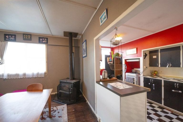 Photo of property in 25 Milmoe Street, Hawera, 4610