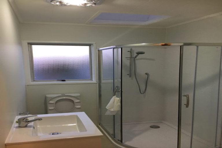 Photo of property in 47 Staverton Crescent, Mangere, Auckland, 2022