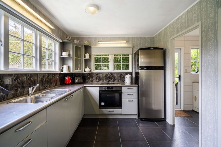 Photo of property in 1/6 Mahuta Grove, Northcote, Auckland, 0627