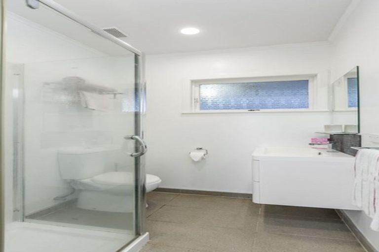 Photo of property in 1/303 Rangatira Road, Beach Haven, Auckland, 0626