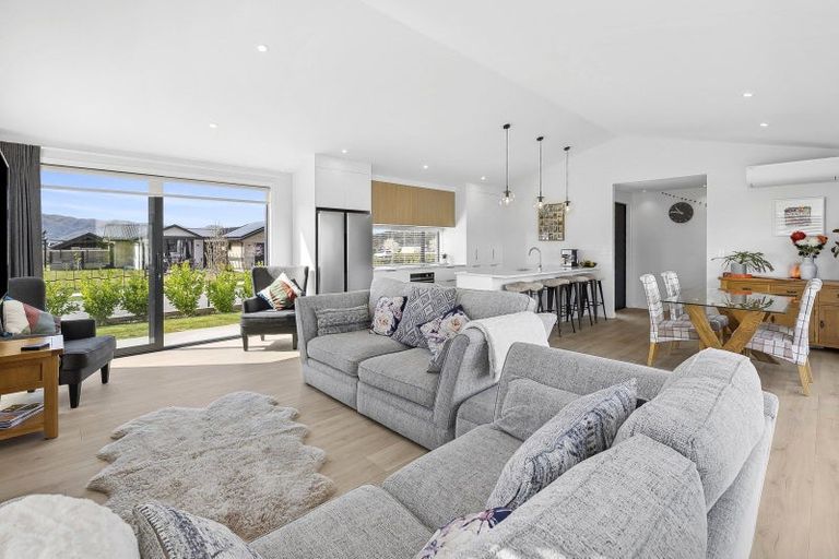 Photo of property in 47 Pounamu Avenue, Albert Town, Wanaka, 9305