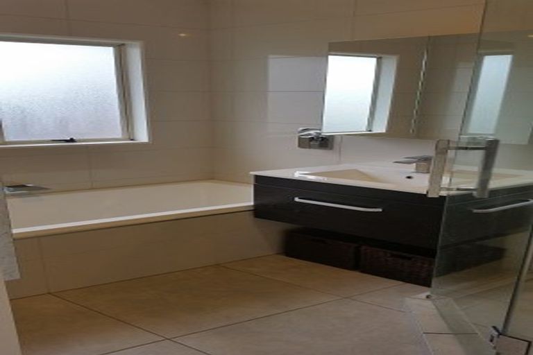 Photo of property in 38 Burswood Drive, Burswood, Auckland, 2013