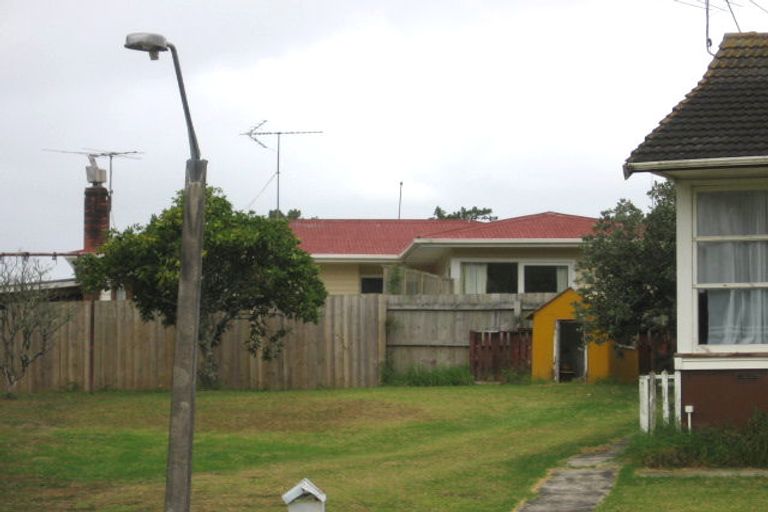 Photo of property in 7 Packham Place, Beach Haven, Auckland, 0626