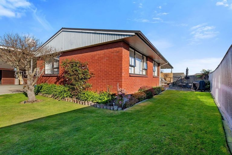 Photo of property in 21 Montague Street, Islington, Christchurch, 8042