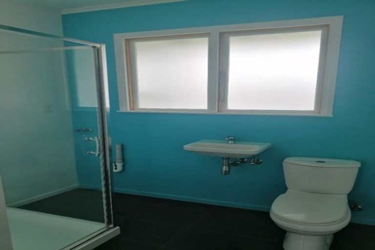 Photo of property in 10 Murray Road, Te Atatu Peninsula, Auckland, 0610