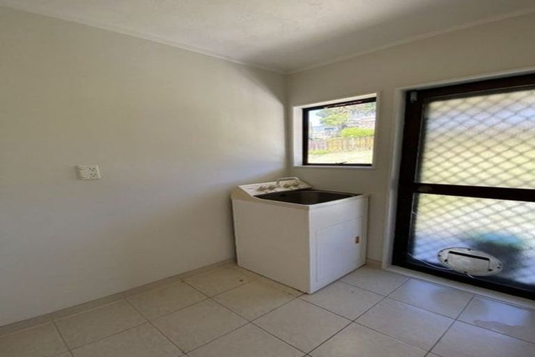 Photo of property in 40 Barbados Drive, Unsworth Heights, Auckland, 0632