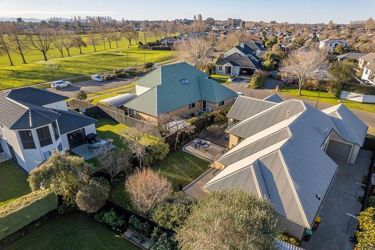 Photo of property in 4 Dinglebay Place, Casebrook, Christchurch, 8051