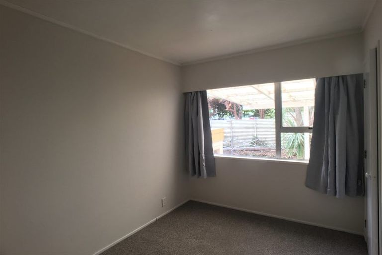 Photo of property in 23 Valley View Road, Glenfield, Auckland, 0629