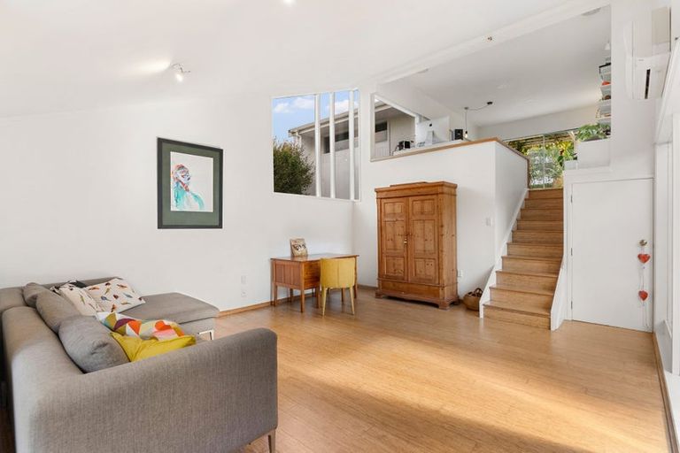 Photo of property in 22 Park Road, Glenfield, Auckland, 0629