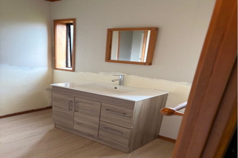 Photo of property in 77b Sturges Road, Henderson, Auckland, 0612