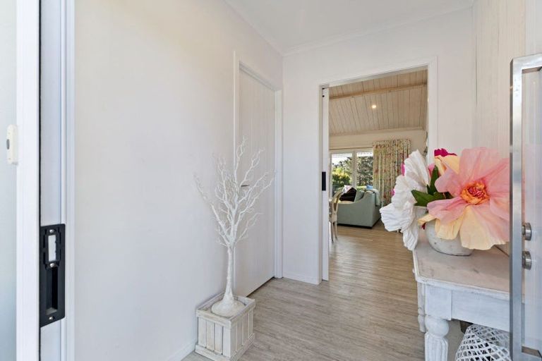 Photo of property in 51 Coutts Way, Fitzherbert, Palmerston North, 4410