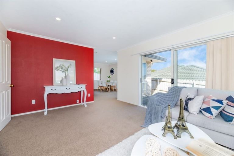 Photo of property in 27 John Brooke Crescent, East Tamaki Heights, Auckland, 2016