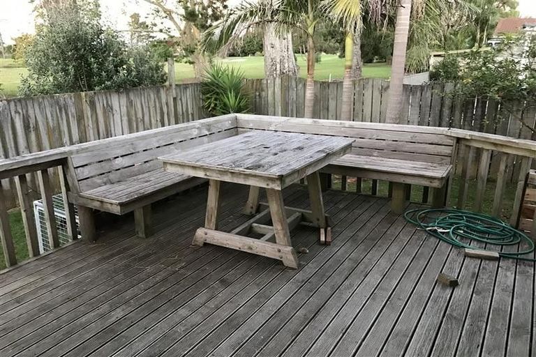 Photo of property in 2/133 Carnoustie Drive, Wattle Downs, Auckland, 2103