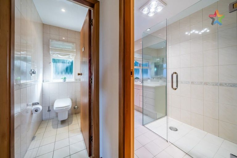 Photo of property in 26a Tai Paku Paku Road, Karaka Bays, Wellington, 6022