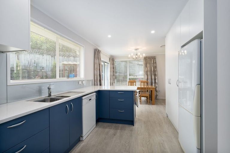 Photo of property in 17 Fitzwater Place, Henderson, Auckland, 0612