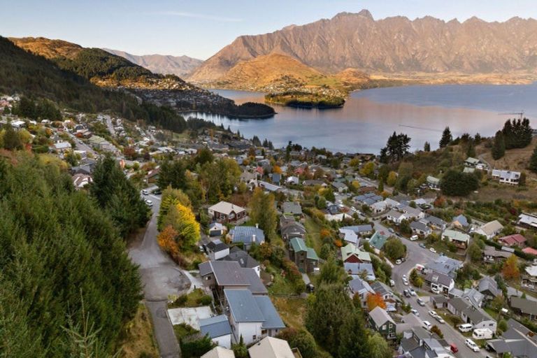 Photo of property in 40 Lochy Road, Fernhill, Queenstown, 9300