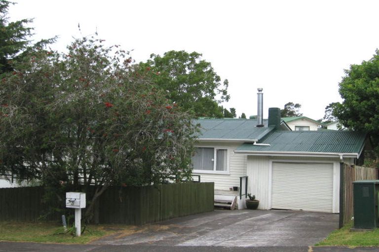 Photo of property in 3 Packham Place, Beach Haven, Auckland, 0626