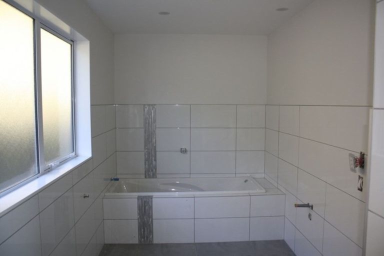 Photo of property in 103 Kakariki Grove, Waikanae, 5036