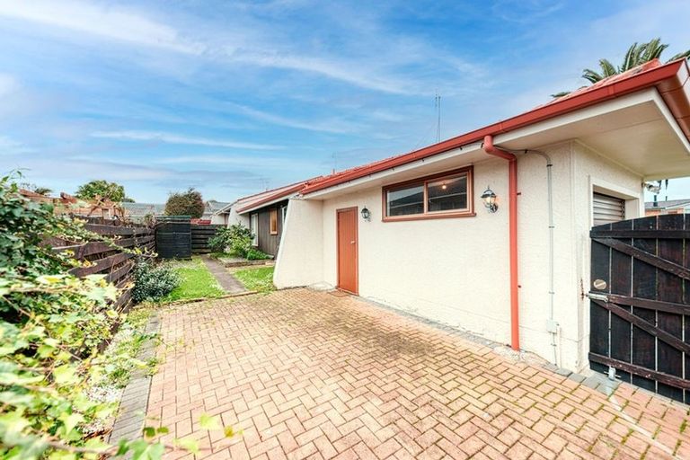 Photo of property in 2/63 Walworth Avenue, Pakuranga Heights, Auckland, 2010