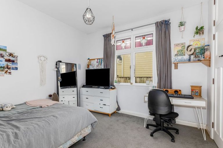 Photo of property in 64 Oroua Street, Eastbourne, Lower Hutt, 5013
