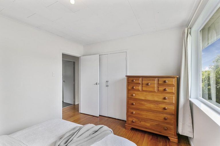 Photo of property in 5 Stella Grove, Newlands, Wellington, 6037