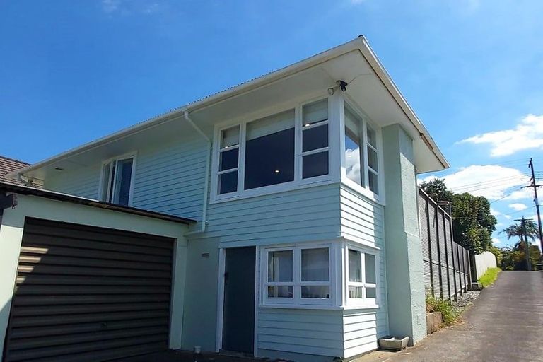 Photo of property in 35 Queen Mary Avenue, New Lynn, Auckland, 0600
