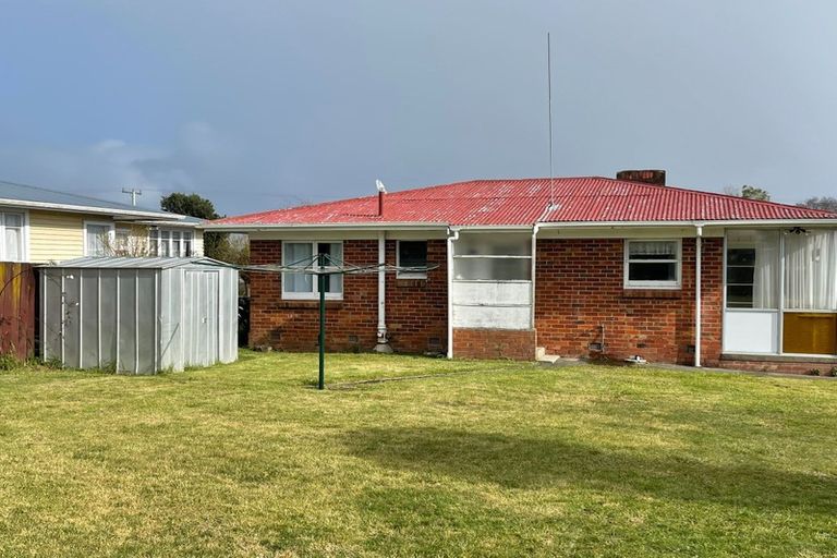 Photo of property in 10 Churchill Avenue, Manurewa, Auckland, 2102
